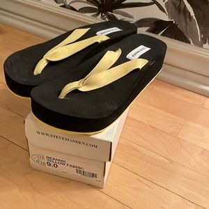 NEW Steve Madden Beannie Sandal, Yellow